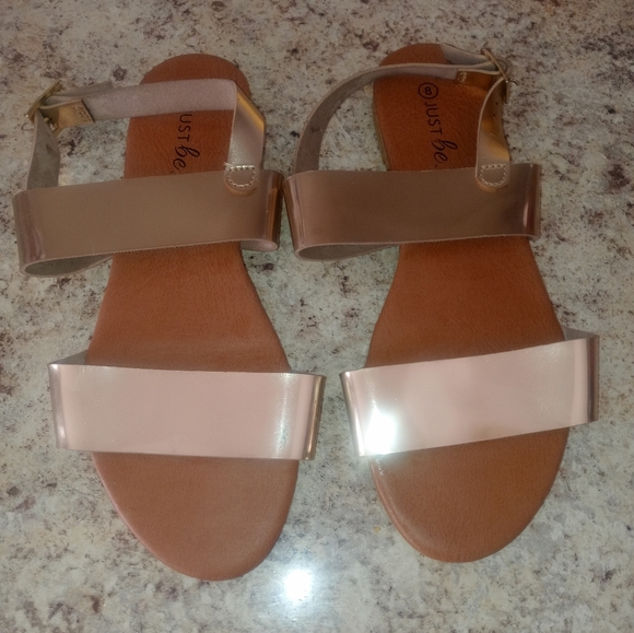 Metalic gold sandles - Picture 1 of 6